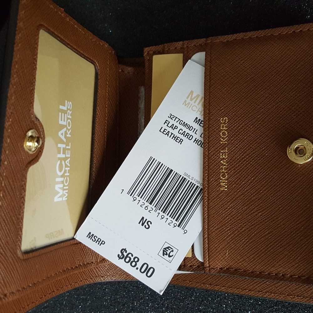 Michael Kors Jet Set RFID Wallet - Picture 2 of 3